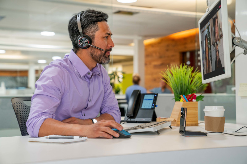 Voyager FOCUS2 - home office i współpraca na stanowiskach indywidualnych